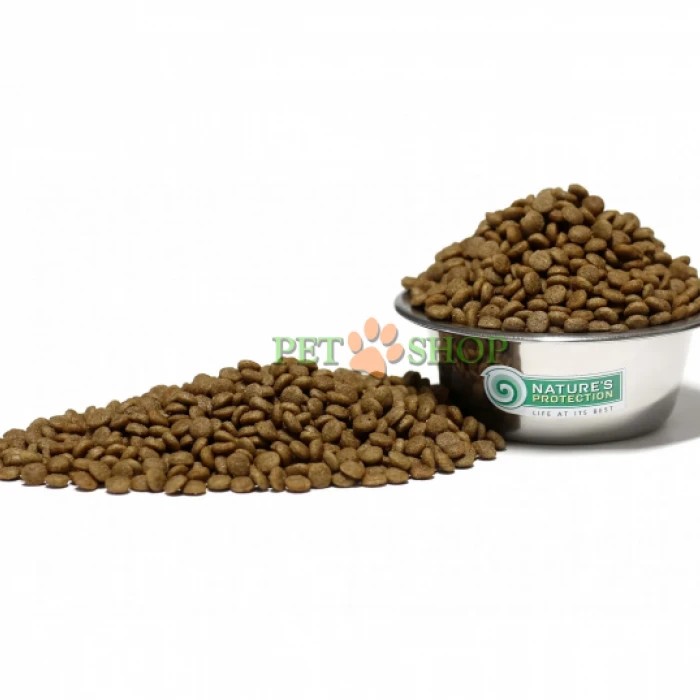 <p>Hrana uscată <strong>Nature's Protection Superior Care cu miel pentru c&acirc;ini adulți de talie mică și mini</strong> este o hrană completă și echilibrată din segmentul <strong>Super Premium</strong>, cu surse de proteine și ingrediente de cea mai &icirc;naltă calitate, care ajută la reducerea petelor maronii cauzate de lacrimi și contribuie la menținerea sănătății pielii și a blănii.</p>