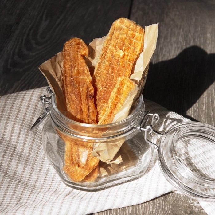 <p><strong>Tratament este potrivit pentru recompensarea și antrenarea c&acirc;inilor si pisici.</strong></p>