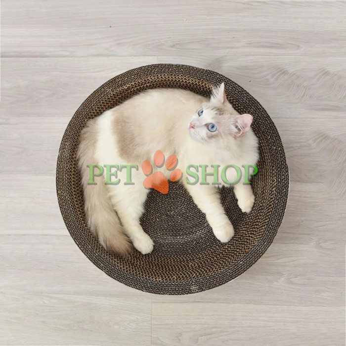 <p><strong>Картонная когтеточка лежак-тарелка</strong> &mdash; это удобное и функциональное решение для ухода за когтями и отдыха вашей кошки. Благодаря округлой форме изделие служит не только когтеточкой, но и уютным местом для сна.</p>