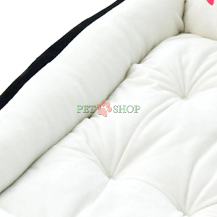 <p><strong>Мягкое спальное место прямоугольное с мордочкой &ndash; большое, 50 &times; 40 см.</strong>&nbsp;Уютное и комфортное <strong>спальное место для собак и кошек</strong> прямоугольной формы, оформленное декоративной мордочкой, станет любимым уголком отдыха вашего питомца. Оно создано для того, чтобы обеспечить тёплое и мягкое место для сна, отдыха и расслабления после активных игр.</p>