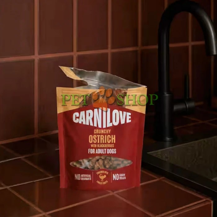 <p><strong>Carnilove (Карнилав) Dog Crunchy Snack Ostrich</strong>&nbsp;<strong>with Blackberries&nbsp;</strong>&ndash; очень нежное и хрустящее лакомство для взрослых собак всех пород с мясом страуса и ежевикой.</p>
